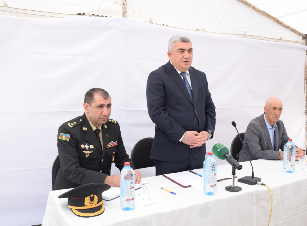 Quba Rayon İcra Hakimiyyətinin başçısı İlqar Mahmudovun Aşağı Atuc kənd sakinləri ilə növbəti səyyar